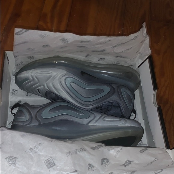Nike men’s AirMax 720 - Picture 7 of 8